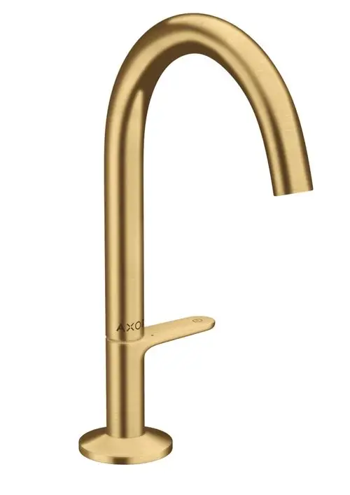 Waschtischmischer von AXOR in gebürsteter Goldoptik mit einem Hochbogen-Design und einem hebelbetätigten Bedienungselement sowie Push-Open Ablaufgarnitur.